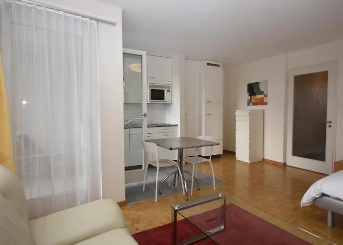 Spacious With Balcony - Vineyard 71 *